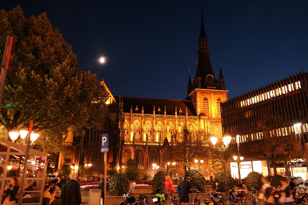 place-de-la-cathedrale-511766_1280